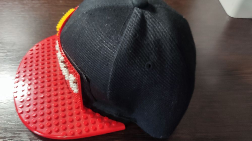 Продается бейсболка лего.