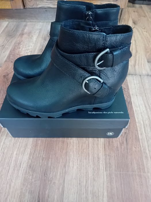 Ghete piele noi marca Sorrel