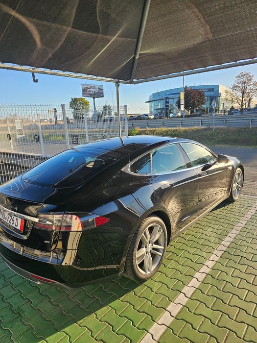 Tesla Model S 85D