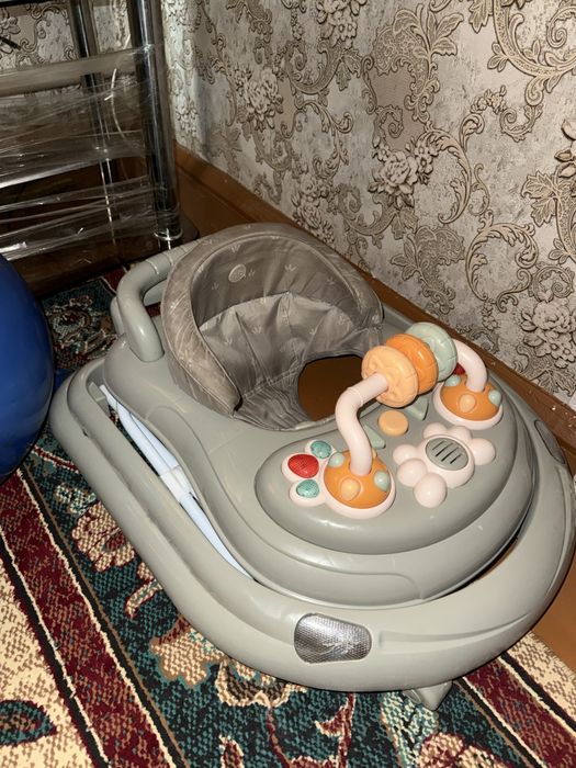 Продам стульчик, бегунки