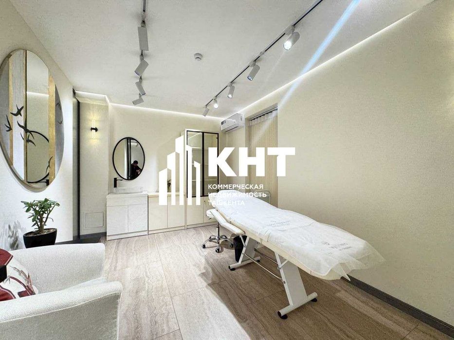 Аренда помещения 65м2 Ц-1 центр города 1 линия большой фасад