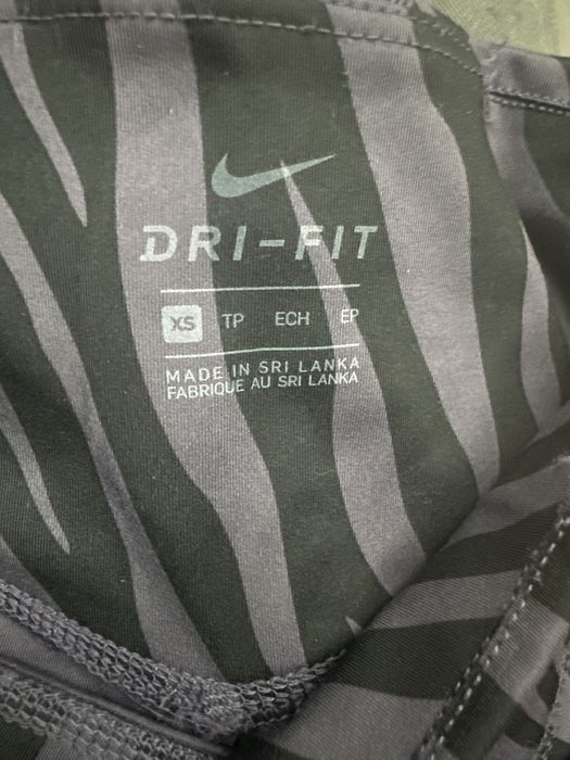 Дамски клин Nike Dri-fit