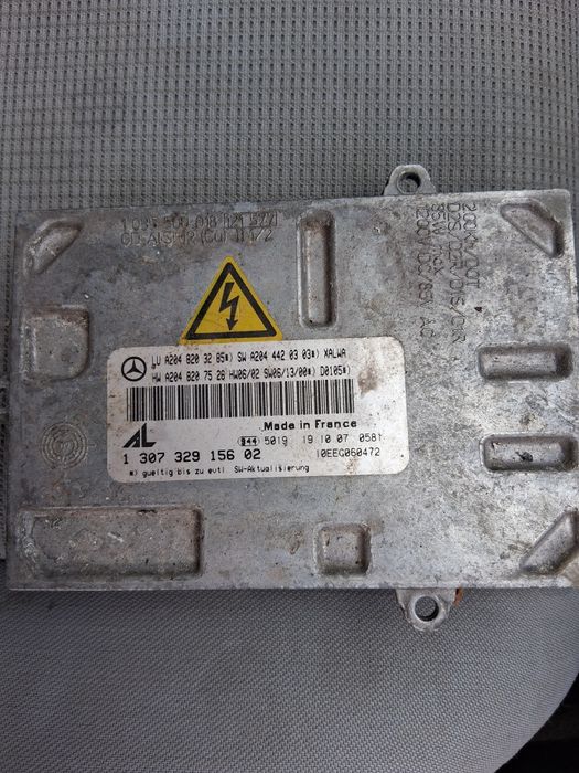 Droser xenon, dau și farul,îl dau pentru cablurile de sunt în el.