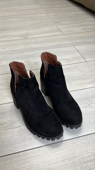 Ботинки замша 37р CATERPILLAR