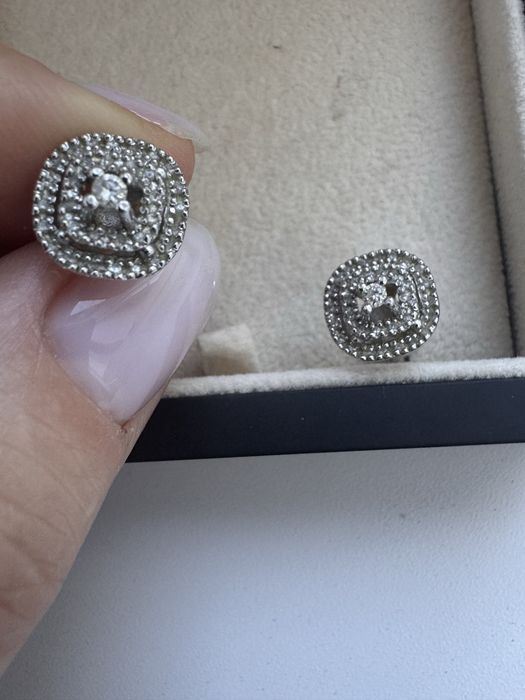 Продам сережки белое золото