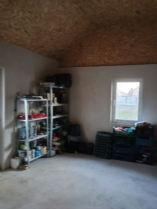 Vând teren cu constructie in Lipanesti