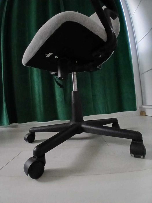 Scaun de birou gri – confortabil, stare 10/10