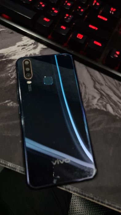 Продаю телефон Vivo Y17