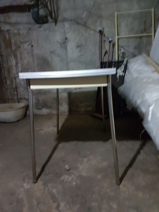 Masa de bucatarie cu blat mdf ,90×60×80 (h)pret  300.leiM