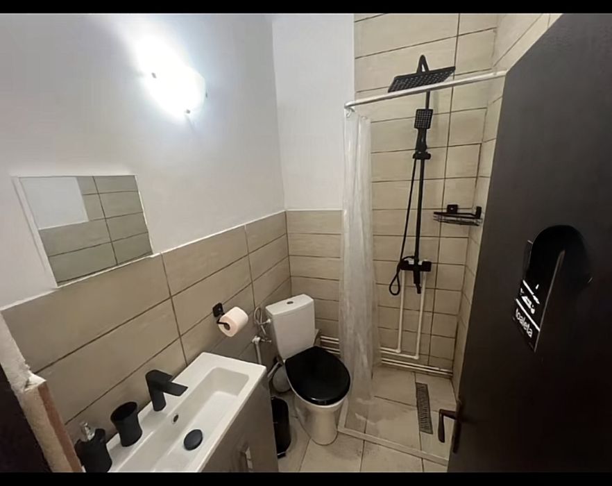 Vand pensiune si o cabana