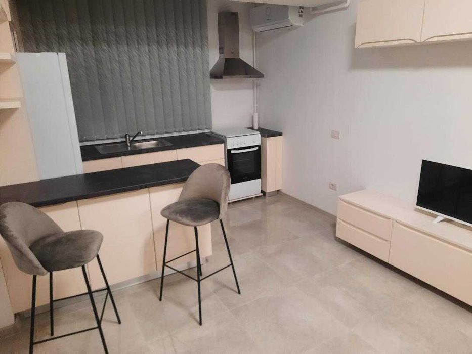 Închiriez apartament 2 cam. bloc nou, cu loc parcare privat