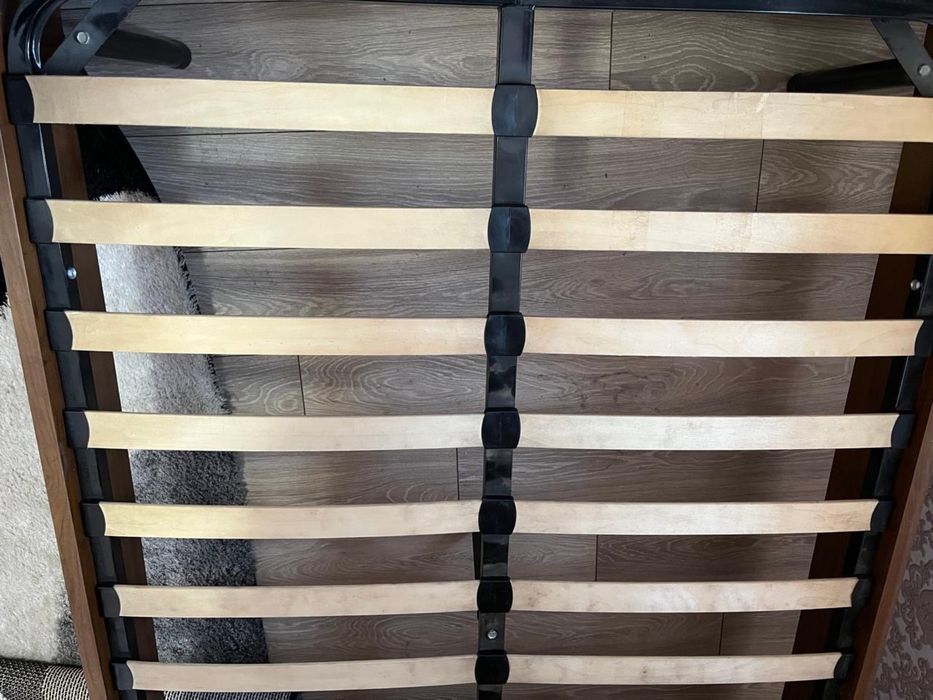 Кровать с матрасом