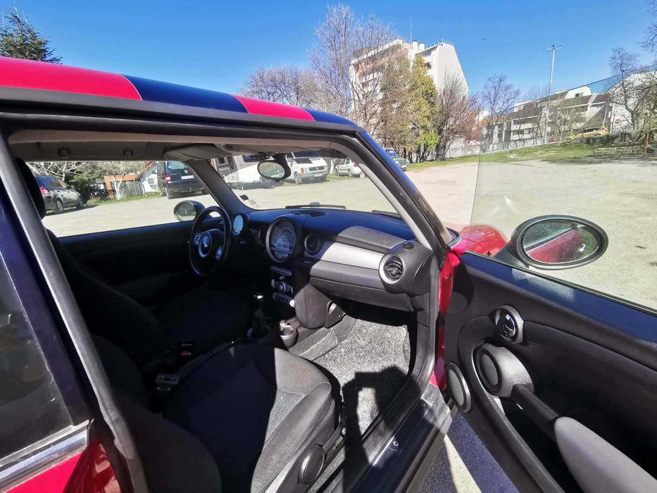 MINI One 1.4i, 95 к.с. — червен с черни ленти, 132 000 км