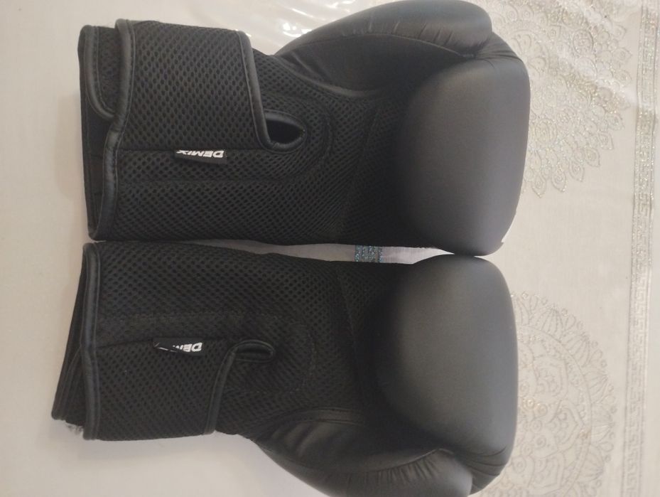 Боксерские перчатки Demix