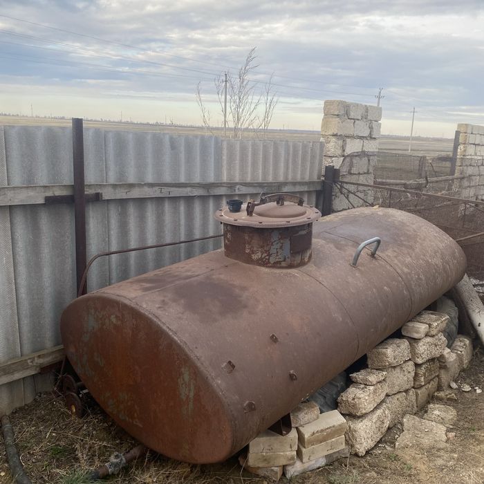 Продам емкость 3-куб