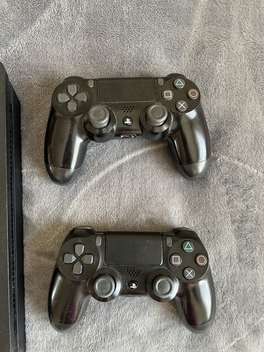 PlayStation 4 + подарък игра