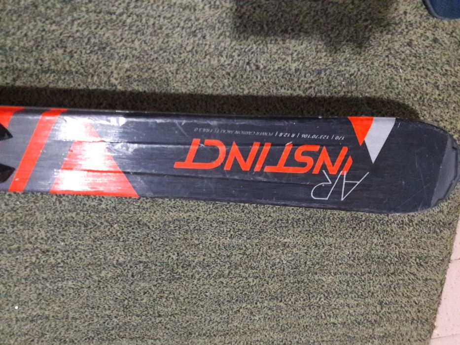 Skiuri 170cm achizitionate din Hervis