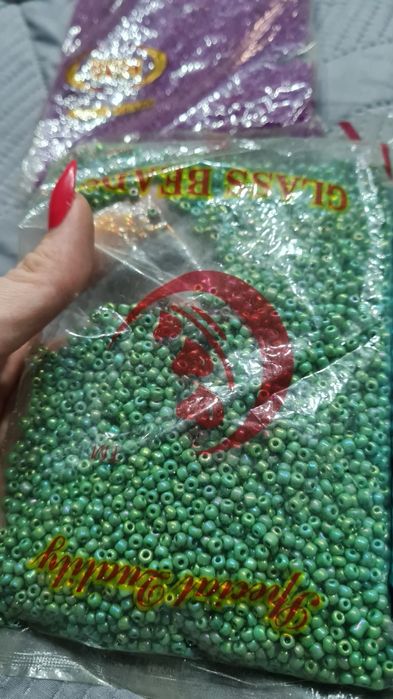 Продам бисер разных цветов