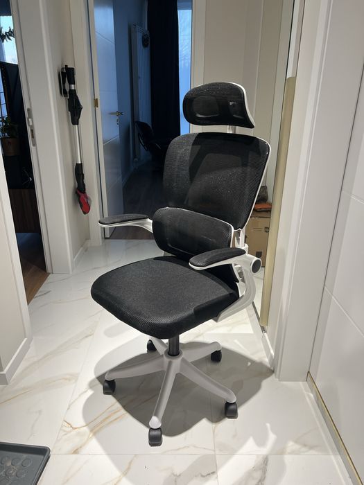 Стол офис нов, бял