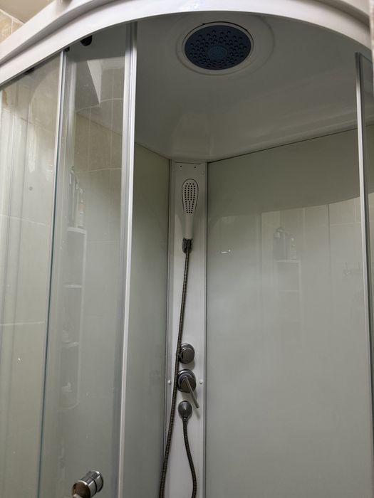 Сдаётся место в комнате для девушки.