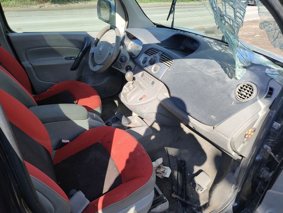 Продавам на части Рено Канго 2010г