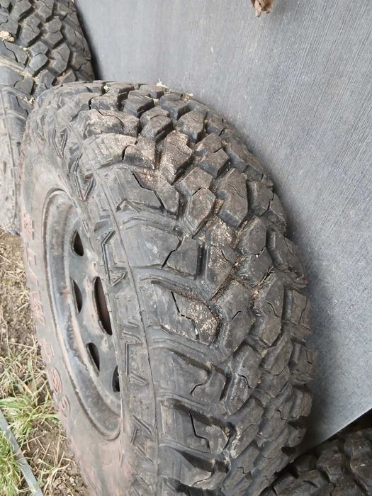 Гуми с джанти 235/75/15