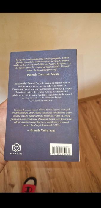 Vând 4 cărți, pachet sau individual.