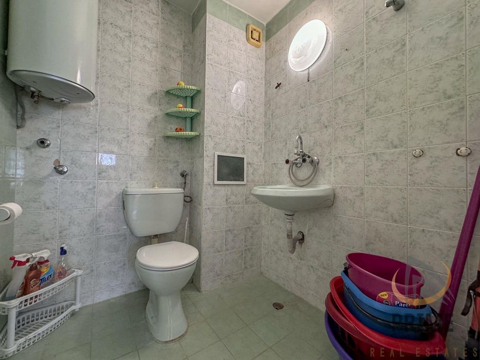 Център тристаен апартамент обзаведен