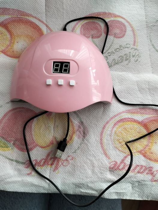 Vând chesti pentru unghii