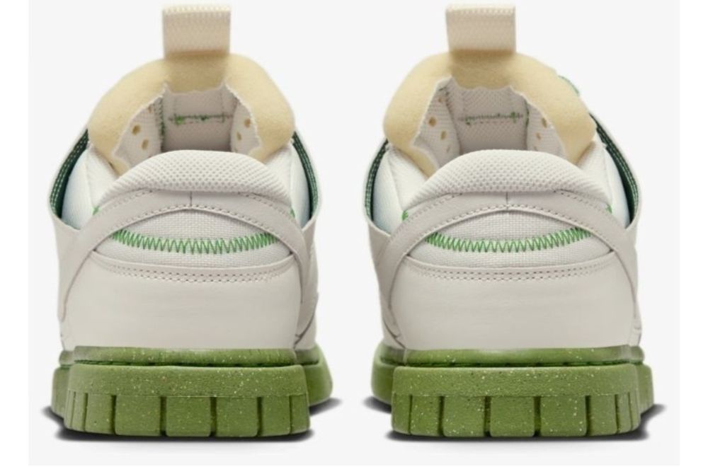 Кроссовки Nike Dunk бежевый белый, зеленый  оригинал