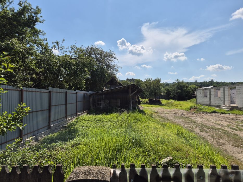 Vand casă in constructie cu teren