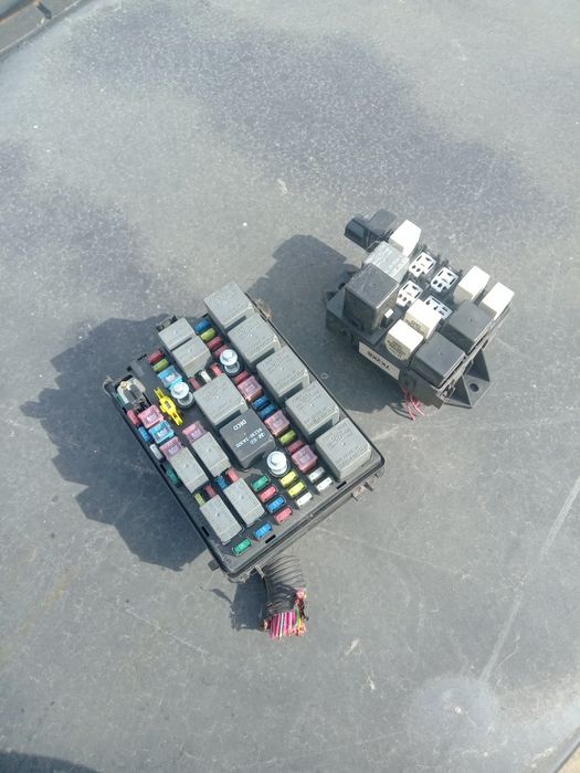 vand sigurante relee panou carens 2