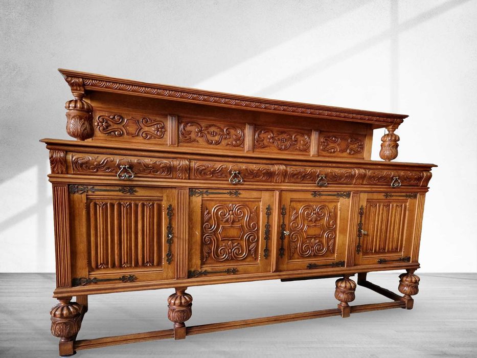 Изящно резбован контрабюфет дресоар от дъбов масив с метален обков