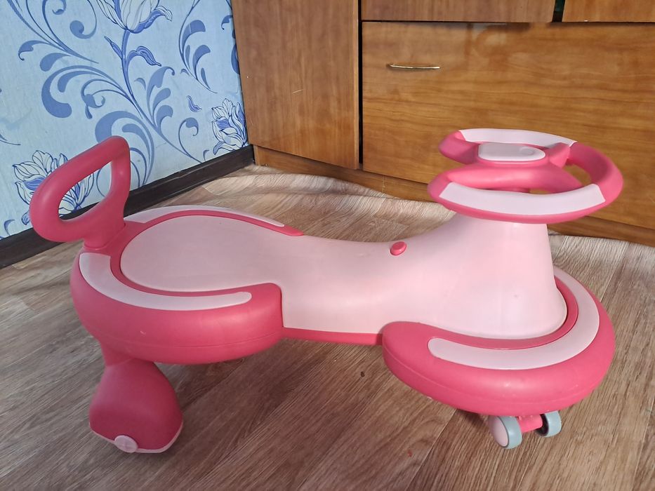 Детские машина почти новый