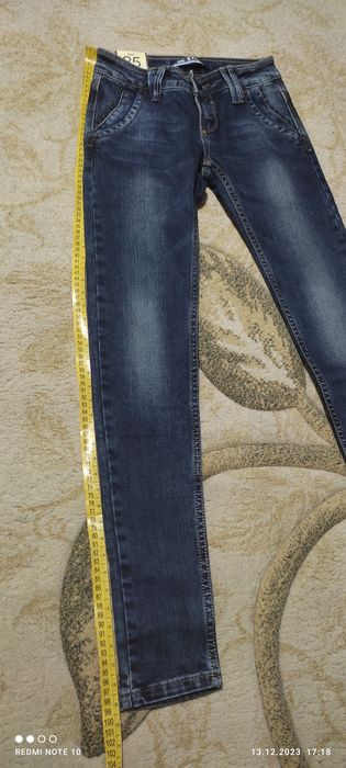 Продам обсалютно новые джинсы.