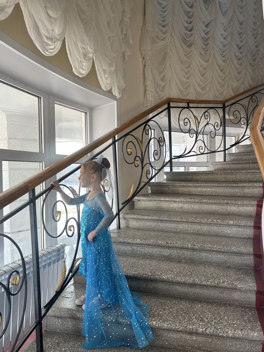 Платье Эльзы красивое