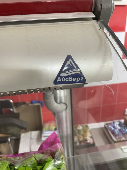 Продам витринный холодильник