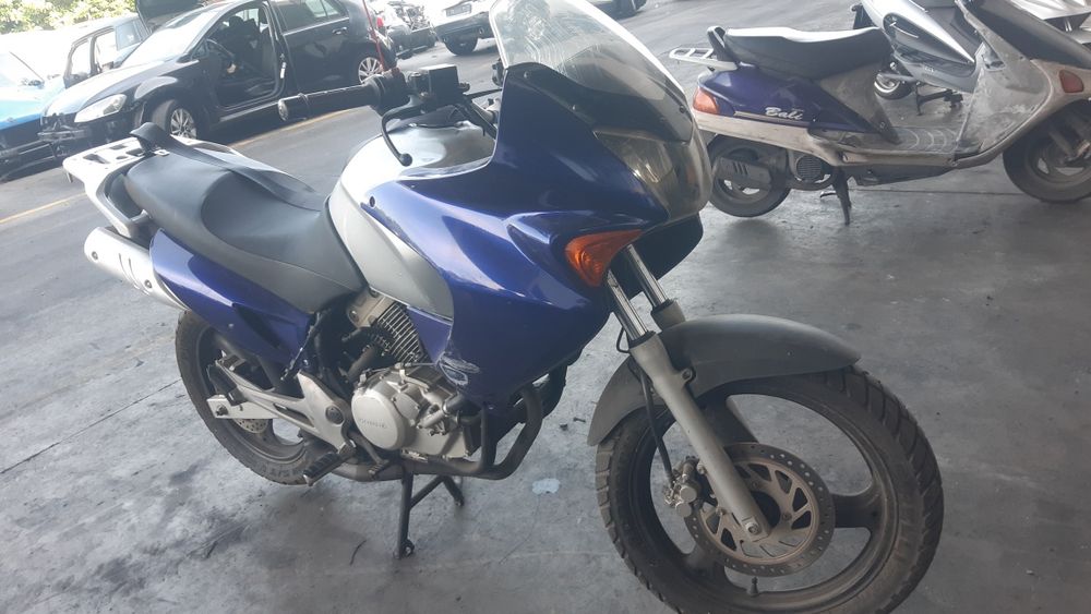 Мотоциклет  Хонда Варадеро 125(Honda Varadero 125)-на части