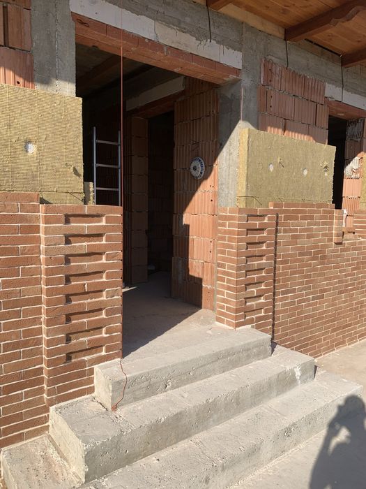 Casă din cărămidă  Zona Lebăda Rai