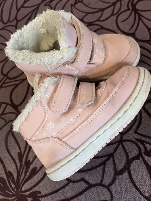 Ботинки на девочку 25 р.