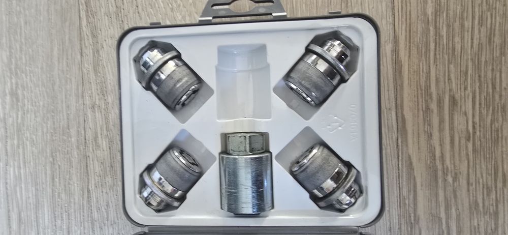 Set șuruburi antifurt originale Toyota / Lexus – Wheel Locks OEM, cu c