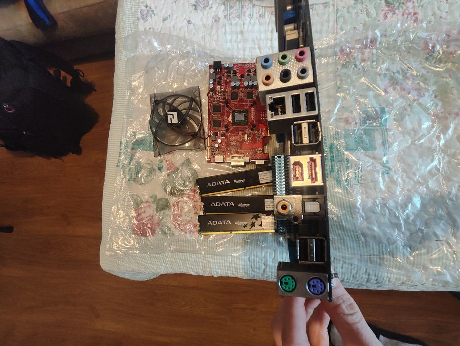 Комплект: ASUS X58 P6T + i7-930 + 6GB DDR3(3x2GB) + Radeon HD 5770