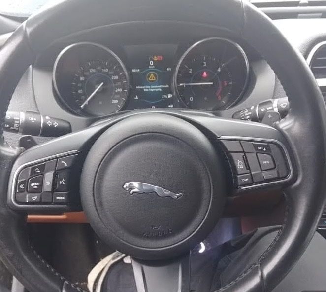 Vand  Jaguar XE Berlina