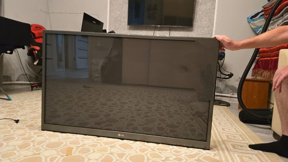 Продам телевизор LG