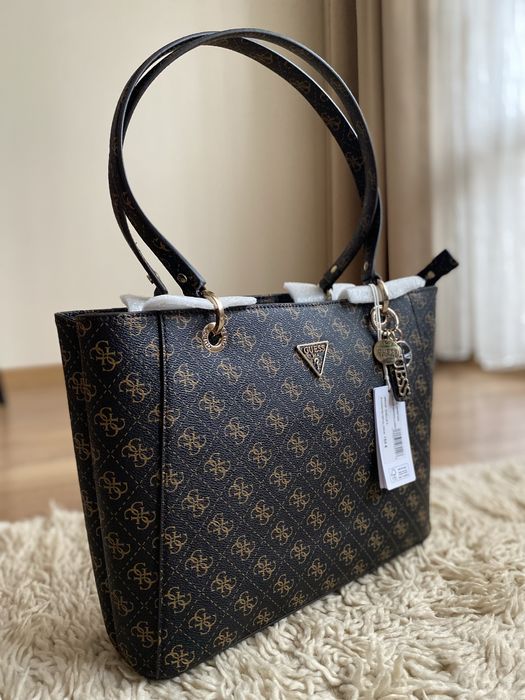 Дамска чанта Guess