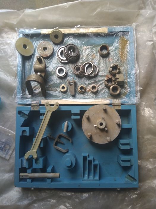 Продам Набор приспособлений д/ремонта автомобилей Москвич