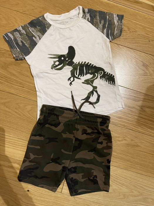 Комплекти -2-3 г от 10до 20€ бр на next и carters,хм -10€