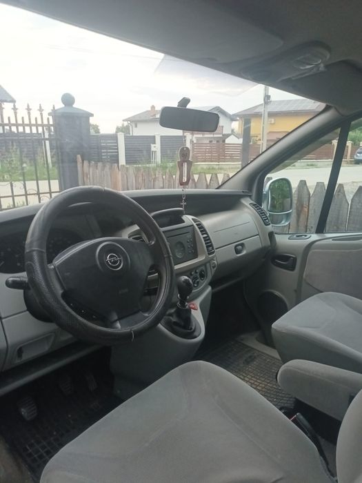 Vând Opel vivaro