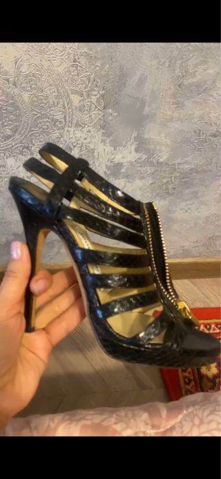 Продаются туфли jimmy choo