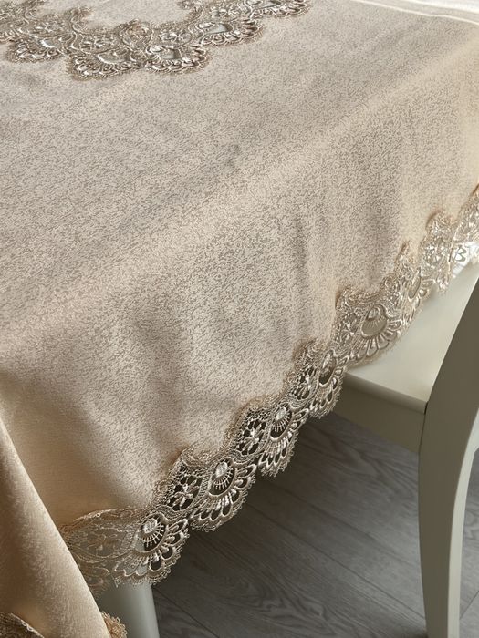 Нарядная скатерть